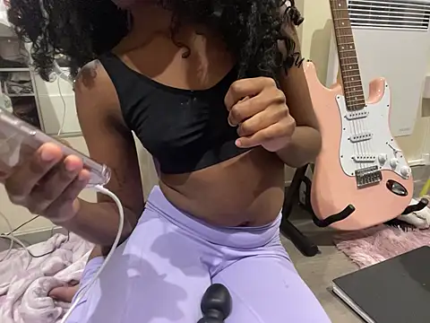 iveedie017 online show from 12/02/25, 01:22