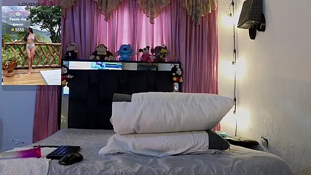 chloe vasquez710 online show from 03/12/25, 08:10