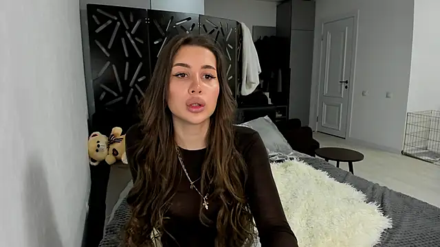 Snapshot of SuraMune chatting on 12/14/24, 04:20 SuraMune online show from 12/14/24, 04:20