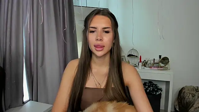 Snapshot of SuraMune chatting on 02/05/25, 10:41 SuraMune online show from 02/05/25, 10:41