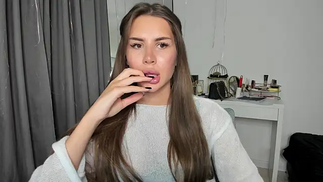 Snapshot of SuraMune chatting on 02/13/25, 03:35 SuraMune online show from 02/13/25, 03:35