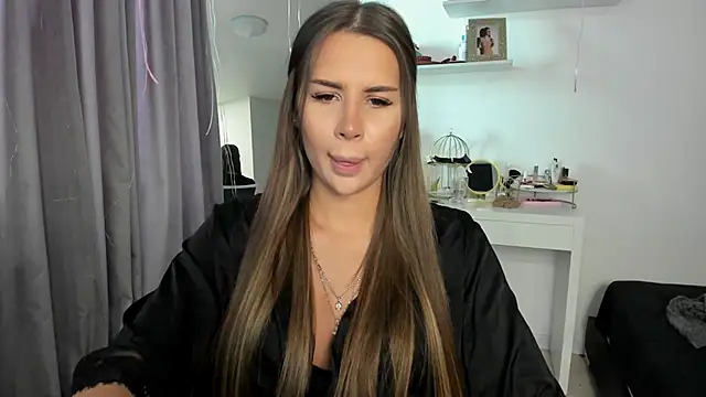 Snapshot of SuraMune chatting on 02/21/25, 12:28 SuraMune online show from 02/21/25, 12:28