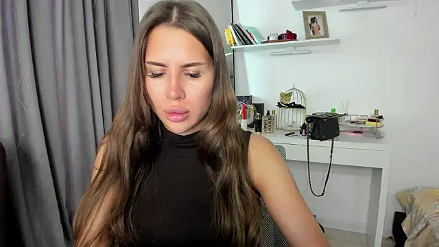 Snapshot of SuraMune chatting on 03/14/25, 12:51 SuraMune online show from 03/14/25, 12:51