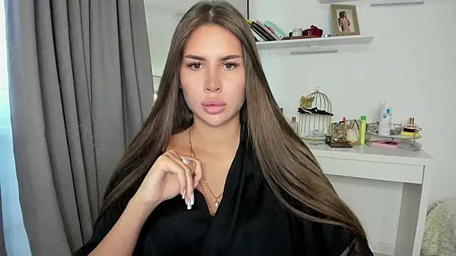 Snapshot of SuraMune chatting on 03/17/25, 12:25 SuraMune online show from 03/17/25, 12:25