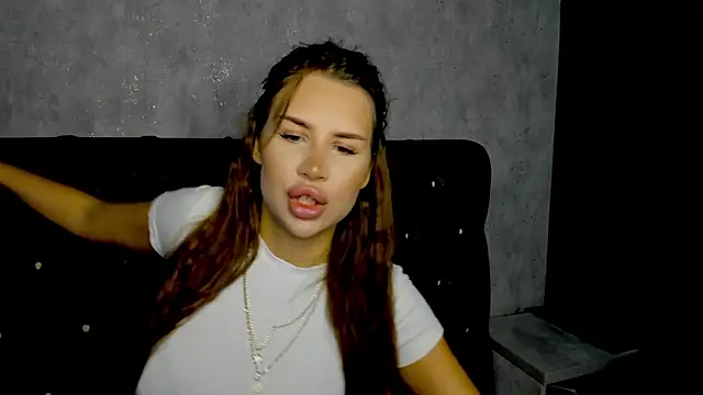 Snapshot of SuraMune chatting on 10/12/25, 10:03 SuraMune online show from 10/12/25, 10:03