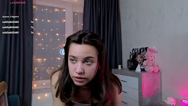 Snapshot of EmeliaReaper chatting on 11/26/25, 09:49 EmeliaReaper online show from 11/26/25, 09:49