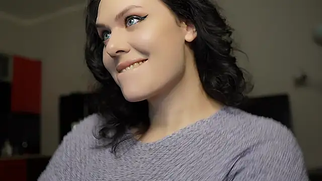 MollyCheiz online show from 12/19/24, 11:46