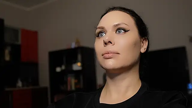 MollyCheiz online show from 12/27/24, 10:59