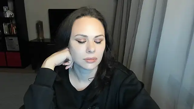 MollyCheiz online show from 11/22/25, 06:40