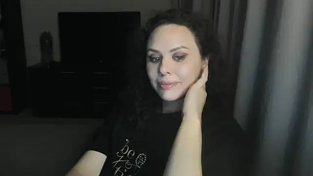 MollyCheiz online show from 06/18/26, 08:46