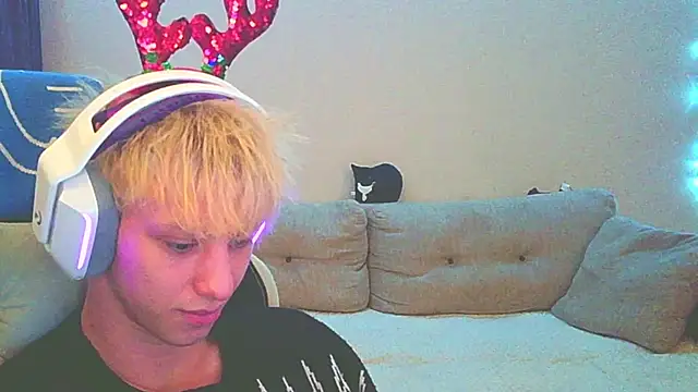 Ostin meow online show from 12/13/24, 01:12