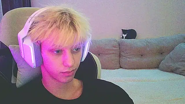 Ostin meow online show from 12/24/24, 03:05