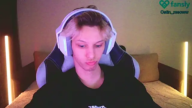 Ostin meow online show from 02/15/25, 02:00