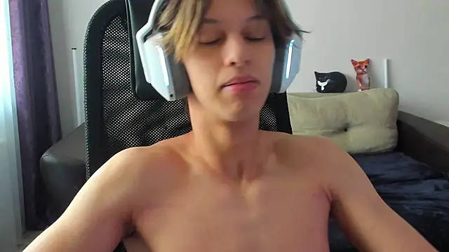 Ostin meow online show from 10/23/25, 04:01