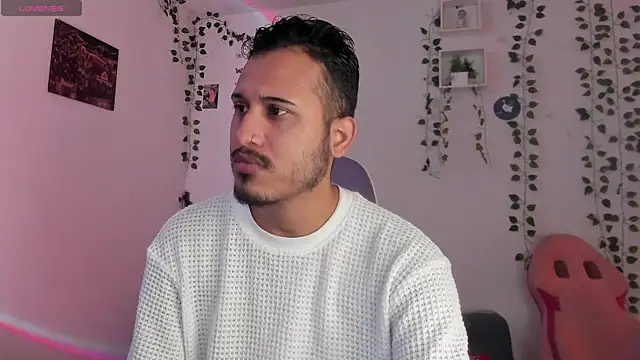 Snapshot of Raf_brunette chatting on 12/08/24, 01:58 Raf brunette online show from 12/08/24, 01:58