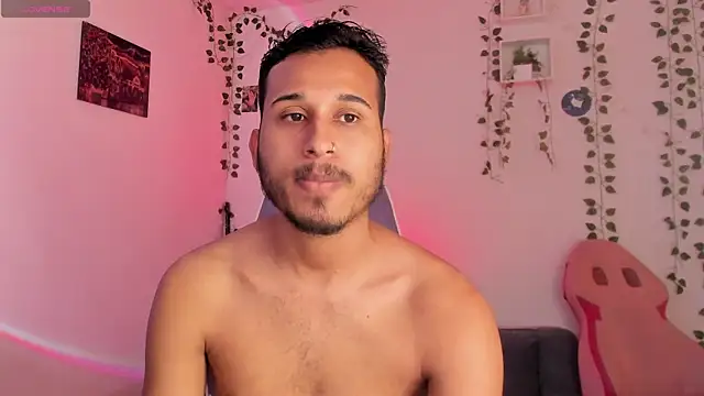 Snapshot of Raf_brunette chatting on 12/10/24, 01:33 Raf brunette online show from 12/10/24, 01:33