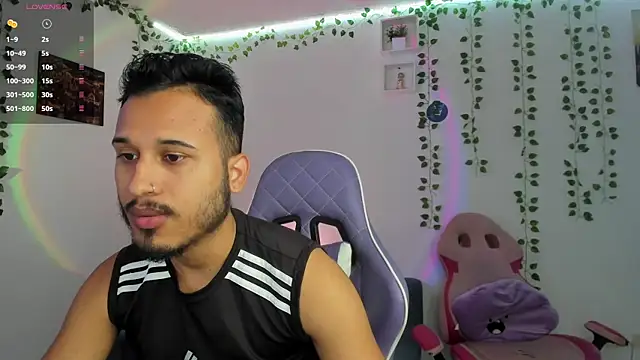 Snapshot of Raf_brunette chatting on 12/30/24, 01:36 Raf brunette online show from 12/30/24, 01:36