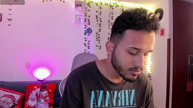 Snapshot of Raf_brunette chatting on 01/03/25, 01:36 Raf brunette online show from 01/03/25, 01:36