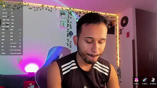 Snapshot of Raf_brunette chatting on 01/06/25, 11:29 Raf brunette online show from 01/06/25, 11:29