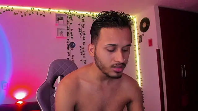 Snapshot of Raf_brunette chatting on 01/07/25, 09:18 Raf brunette online show from 01/07/25, 09:18