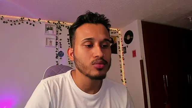 Snapshot of Raf_brunette chatting on 01/08/25, 12:58 Raf brunette online show from 01/08/25, 12:58