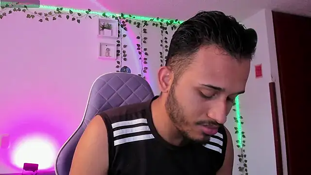 Snapshot of Raf_brunette chatting on 01/10/25, 12:26 Raf brunette online show from 01/10/25, 12:26