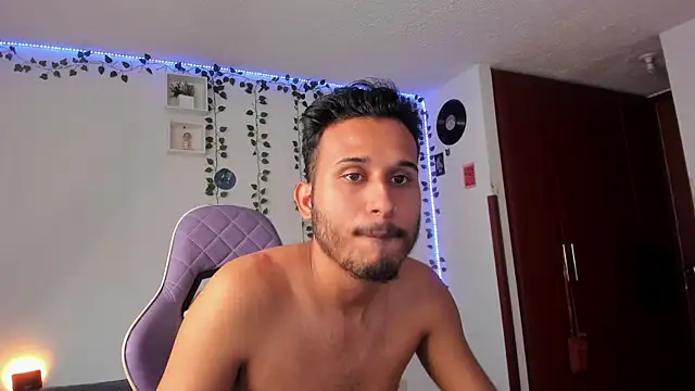 Snapshot of Raf_brunette chatting on 01/12/25, 01:05 Raf brunette online show from 01/12/25, 01:05