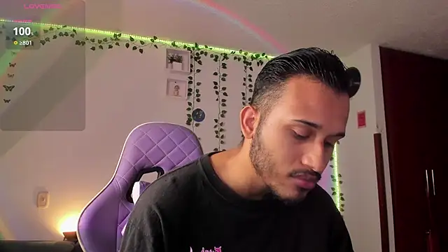 Snapshot of Raf_brunette chatting on 01/13/25, 10:36 Raf brunette online show from 01/13/25, 10:36