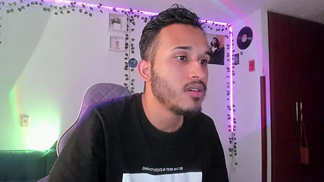 Snapshot of Raf_brunette chatting on 01/18/25, 12:04 Raf brunette online show from 01/18/25, 12:04