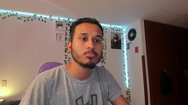 Snapshot of Raf_brunette chatting on 01/20/25, 11:02 Raf brunette online show from 01/20/25, 11:02