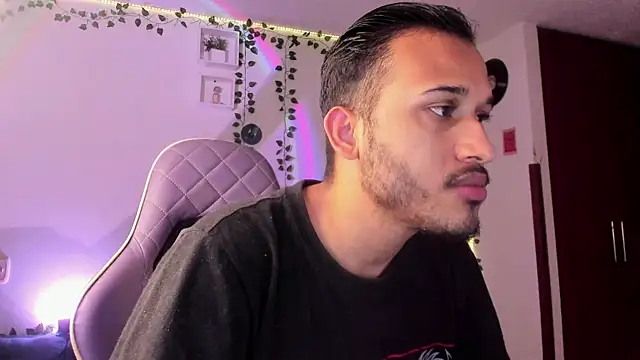 Snapshot of Raf_brunette chatting on 01/29/25, 10:58 Raf brunette online show from 01/29/25, 10:58