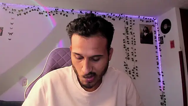 Snapshot of Raf_brunette chatting on 01/30/25, 08:42 Raf brunette online show from 01/30/25, 08:42