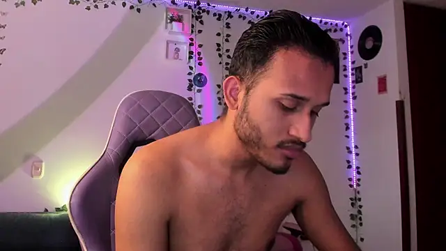 Snapshot of Raf_brunette chatting on 01/31/25, 12:18 Raf brunette online show from 01/31/25, 12:18