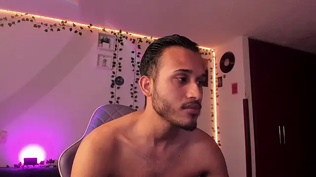 Snapshot of Raf_brunette chatting on 02/02/25, 11:40 Raf brunette online show from 02/02/25, 11:40