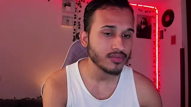 Snapshot of Raf_brunette chatting on 02/06/25, 12:05 Raf brunette online show from 02/06/25, 12:05