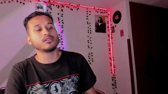 Snapshot of Raf_brunette chatting on 02/15/25, 11:39 Raf brunette online show from 02/15/25, 11:39