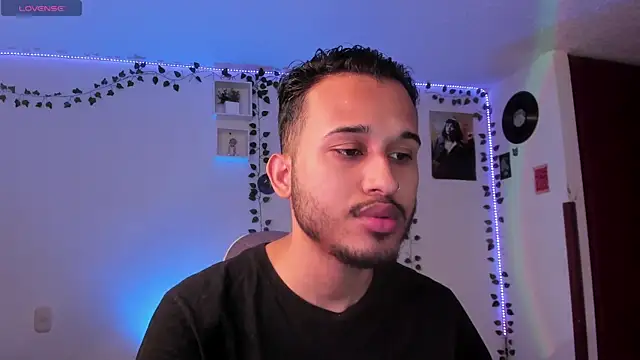 Snapshot of Raf_brunette chatting on 02/25/25, 12:03 Raf brunette online show from 02/25/25, 12:03