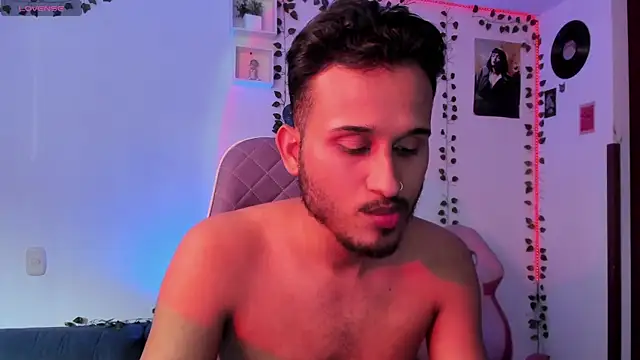 Snapshot of Raf_brunette chatting on 02/28/25, 12:20 Raf brunette online show from 02/28/25, 12:20