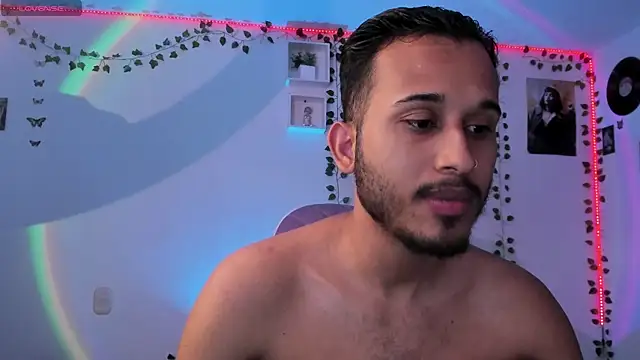 Snapshot of Raf_brunette chatting on 03/03/25, 12:27 Raf brunette online show from 03/03/25, 12:27