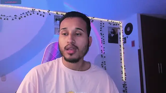 Snapshot of Raf_brunette chatting on 03/06/25, 11:58 Raf brunette online show from 03/06/25, 11:58