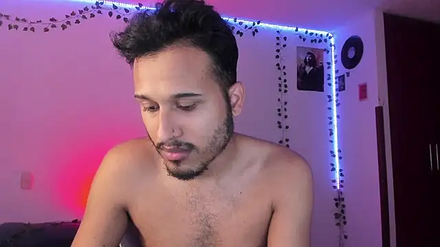 Snapshot of Raf_brunette chatting on 03/12/25, 10:26 Raf brunette online show from 03/12/25, 10:26