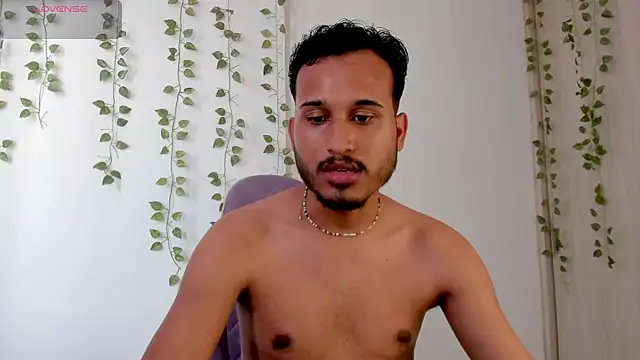 Snapshot of Raf_brunette chatting on 09/11/25, 02:39 Raf brunette online show from 09/11/25, 02:39