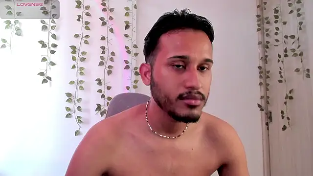 Snapshot of Raf_brunette chatting on 09/22/25, 01:35 Raf brunette online show from 09/22/25, 01:35