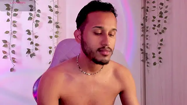 Snapshot of Raf_brunette chatting on 09/26/25, 11:03 Raf brunette online show from 09/26/25, 11:03