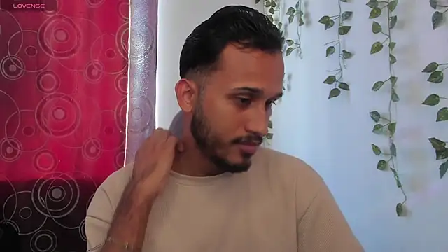 Snapshot of Raf_brunette chatting on 10/07/25, 11:40 Raf brunette online show from 10/07/25, 11:40