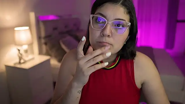 Snapshot of Camilaa_bueno chatting on 12/16/24, 01:31 Camilaa bueno online show from 12/16/24, 01:31