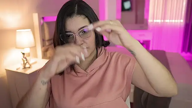 Snapshot of Camilaa_bueno chatting on 12/18/24, 09:18 Camilaa bueno online show from 12/18/24, 09:18