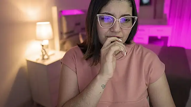 Snapshot of Camilaa_bueno chatting on 12/19/24, 12:24 Camilaa bueno online show from 12/19/24, 12:24