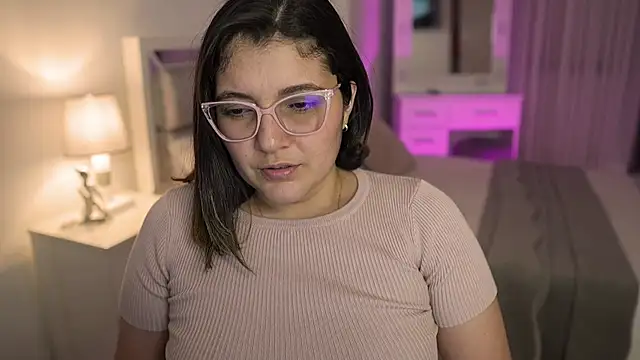 Snapshot of Camilaa_bueno chatting on 01/04/25, 01:21 Camilaa bueno online show from 01/04/25, 01:21