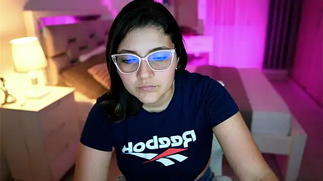 Snapshot of Camilaa_bueno chatting on 03/11/25, 01:37 Camilaa bueno online show from 03/11/25, 01:37